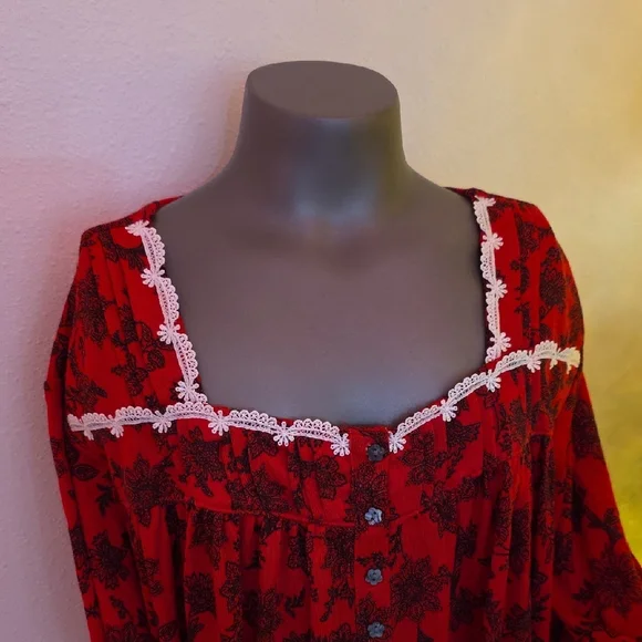 Secret Treasures Red Floral Lace Robe. Really Soft - Picture 3 of 16